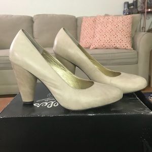 Seychelles Mushroom Leather Password Pump Size 10